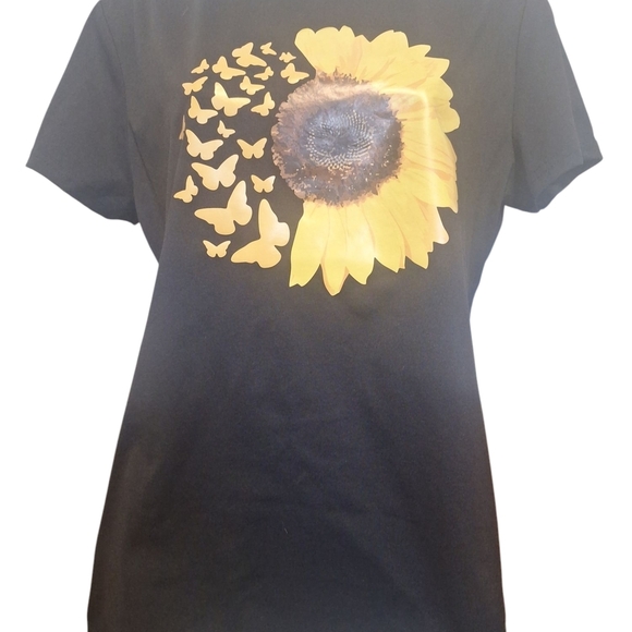 SHEIN Tops - Black Graphic Short Sleeve Sunflower Tee